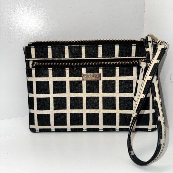 kate spade Handbags - Kate spade wristlet
